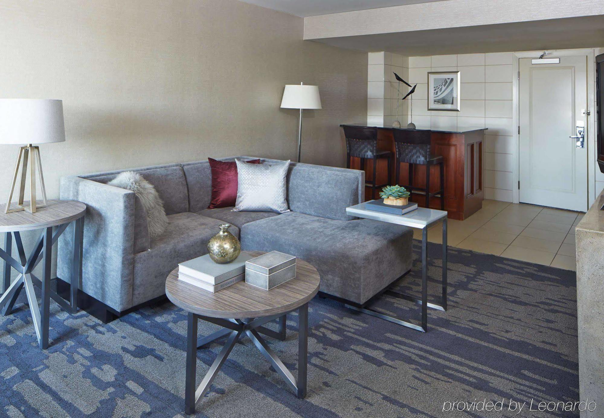Rochester Airport Marriott Exterior foto